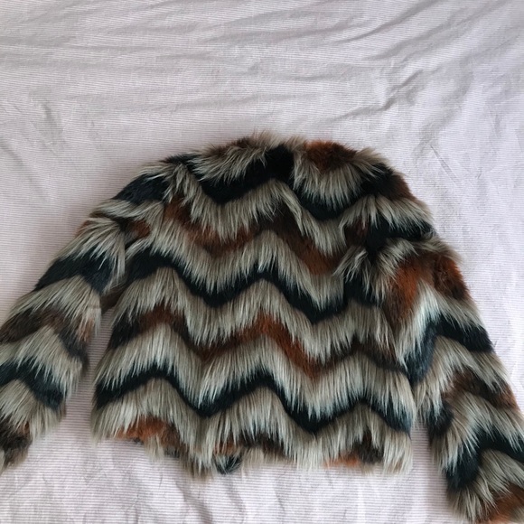 Forever 21 |  Faux Fur Cropped Chevron Jacket retro 70s inspiration - Picture 7 of 12